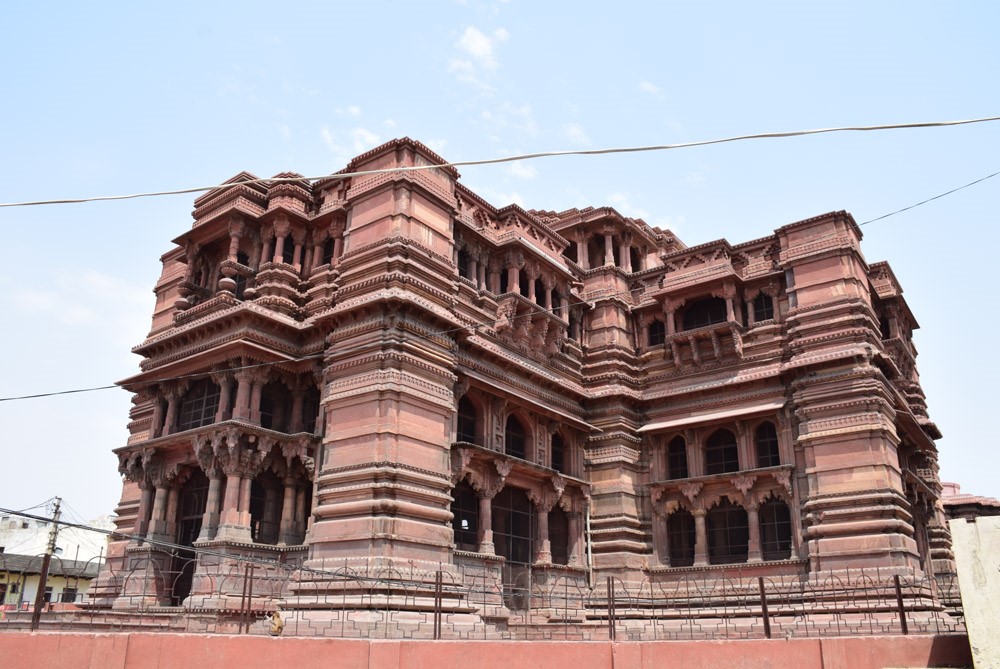 
https://res.cloudinary.com/doetbfahk/image/upload/v1712001833/vedaz_temples/govinda-dev-ji-3_cfom3t.jpg