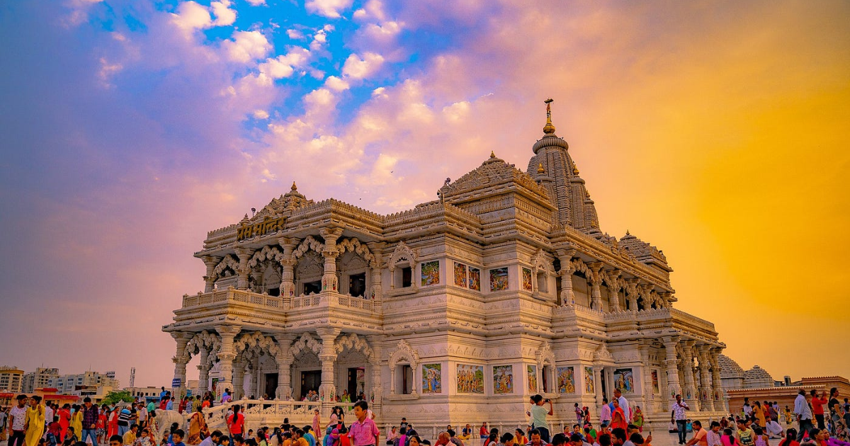 https://res.cloudinary.com/doetbfahk/image/upload/v1713436622/vedaz_templeBlogs/Temple%20Blogs%20images/Prem%20Mandir/Prem_Mandir_Vrindavan_-_2_j8ayqx.png