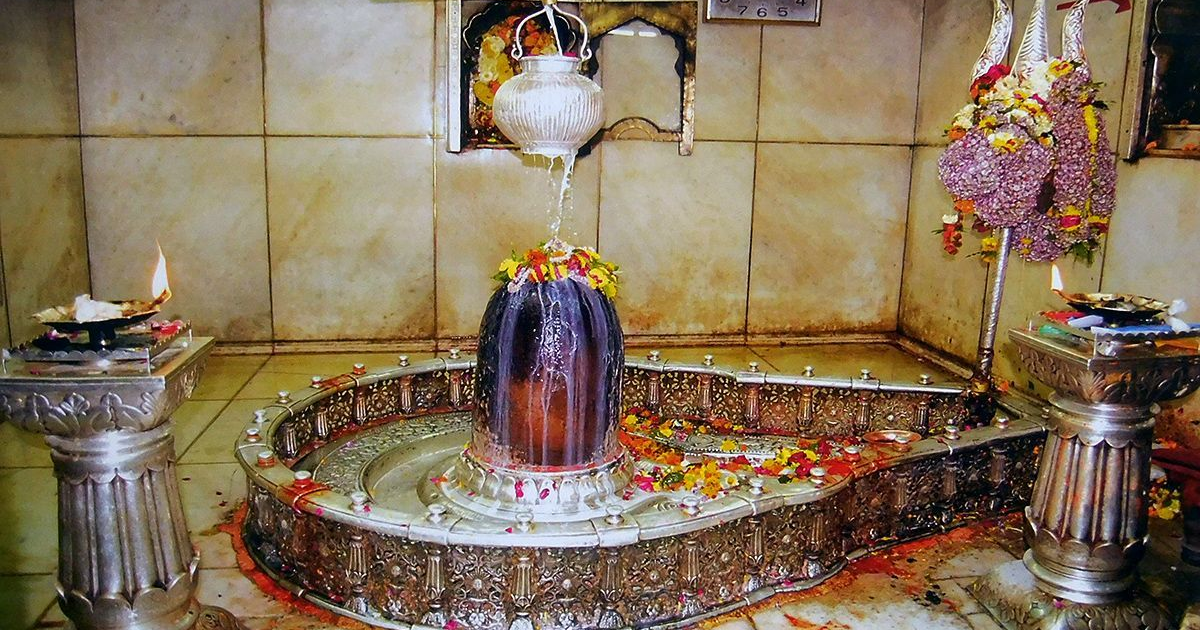 https://res.cloudinary.com/doetbfahk/image/upload/v1713438370/vedaz_templeBlogs/Temple%20Blogs%20images/ujjain/Sacred_Sanctum_Exploring_the_Mystique_of_Ujjain_Mahakal_Mandir_-_6_1_nkb1cm.png