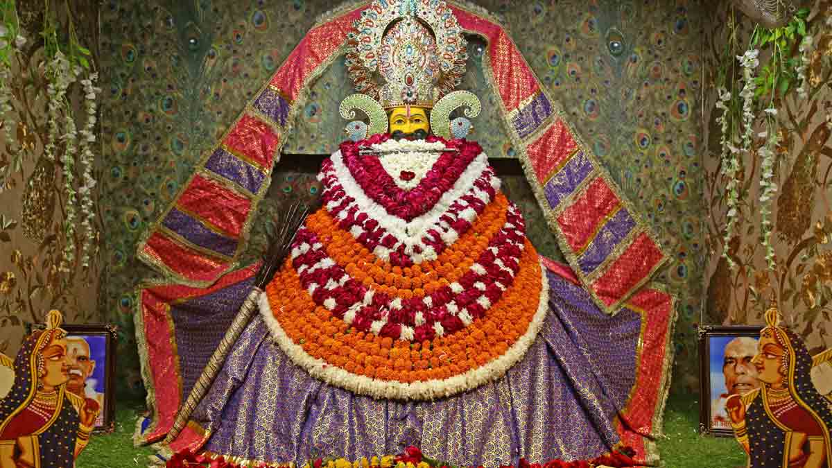 https://res.cloudinary.com/doetbfahk/image/upload/v1713452820/vedaz_templeBlogs/Temple%20Blogs%20images/khatu%20shyam/khatu-shyam-temple-history-in-hindi_luuaa8.jpg