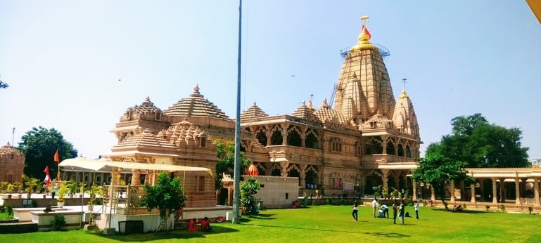 https://res.cloudinary.com/doetbfahk/image/upload/v1713457253/vedaz_templeBlogs/Temple%20Blogs%20images/sawariya%20seth/seth3_so6keo.jpg