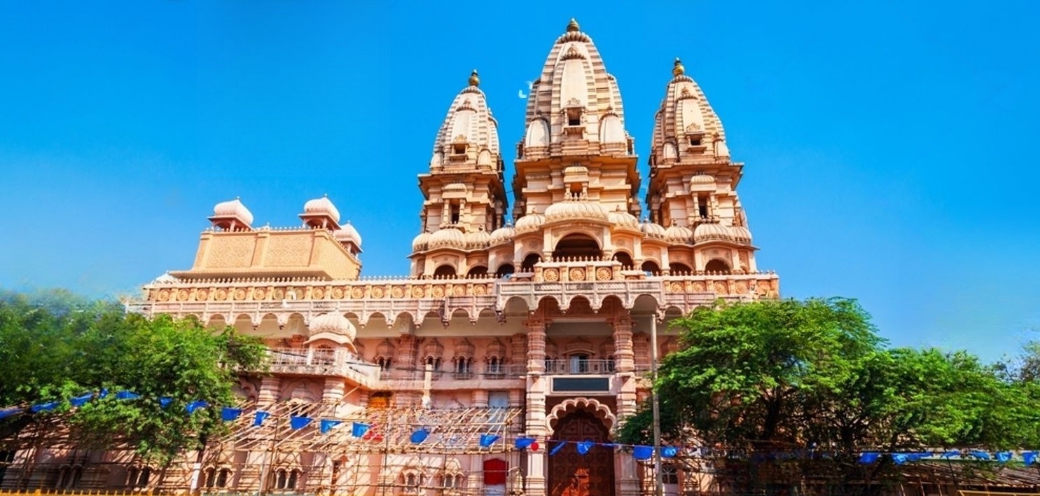 https://res.cloudinary.com/doetbfahk/image/upload/v1713458740/vedaz_templeBlogs/Temple%20Blogs%20images/Chhatarpur%20Mandir/chhatarpur-temple_6_mslmrw.jpg