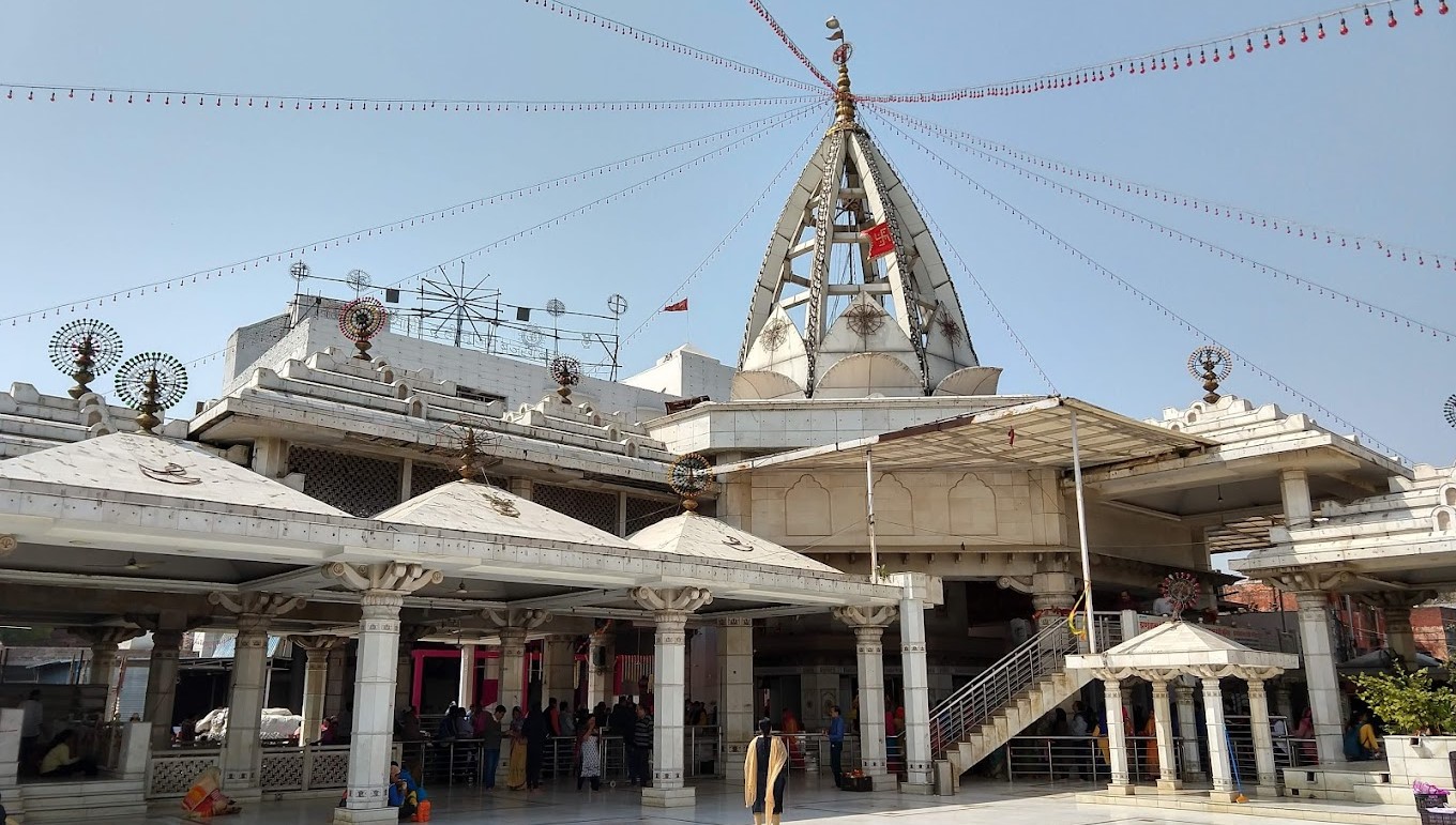 https://res.cloudinary.com/doetbfahk/image/upload/v1713554812/vedaz_templeBlogs/Temple%20Blogs%20images/jhandewala/Jhandewalan-Mandir3_bfeozv.jpg