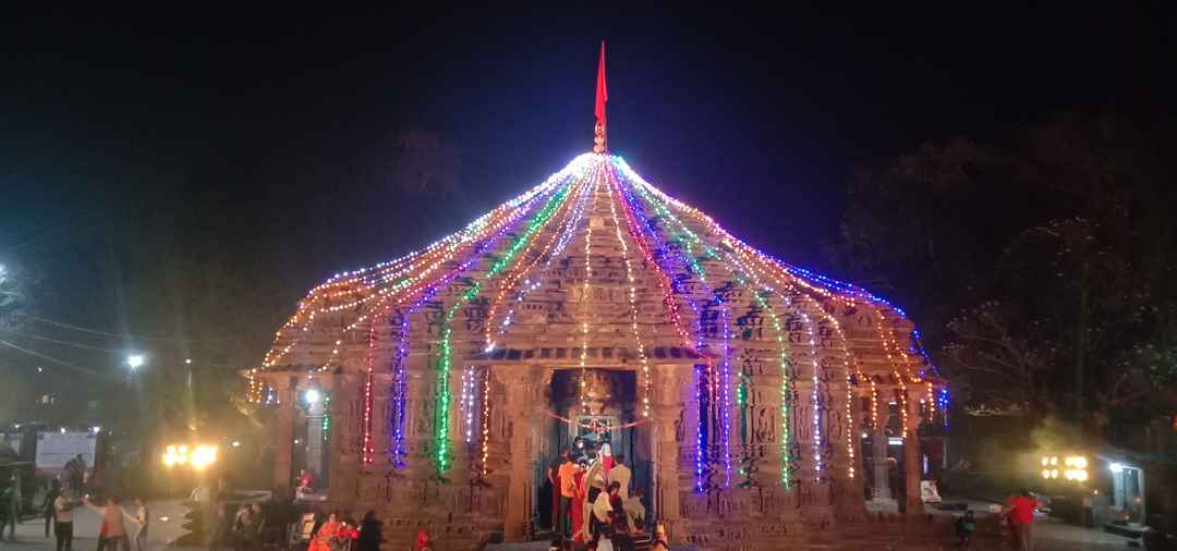 https://res.cloudinary.com/doetbfahk/image/upload/v1713555940/vedaz_templeBlogs/Temple%20Blogs%20images/ambarnath/1646244366_shivmandir_eugkom.jpg