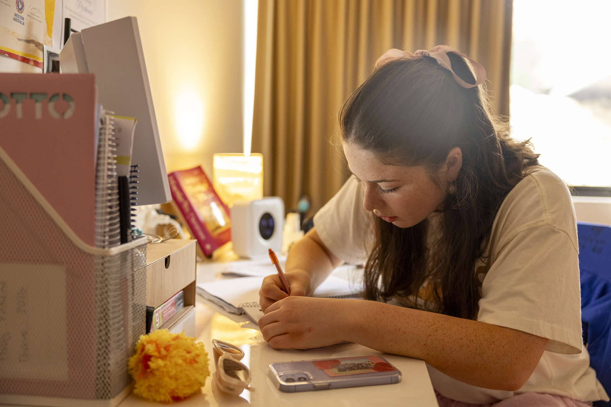 There are single bedrooms at City Beach Residential College