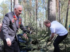 Губернатор края Виктор Томенко принял участие в закладке Аллеи сильных на территории Алтайского краевого госпиталя для ветеранов войн