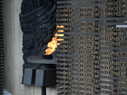 В Барнауле почтили память героев Сталинградской битвы