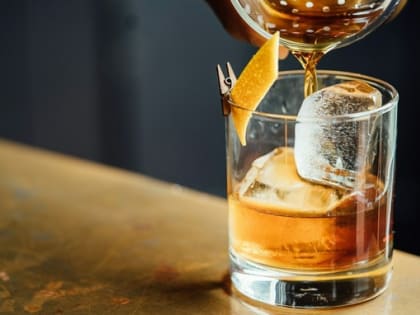 Эксперт назвал способ отказаться от настойчивых предложений выпить на Новый год