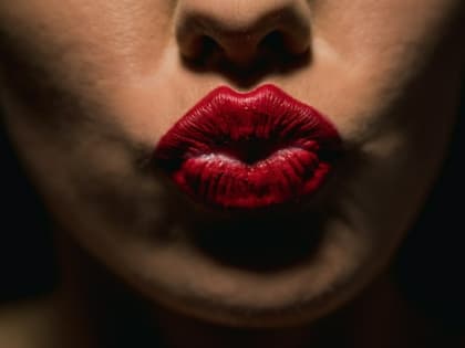 Россиян призвали не целоваться на улице в морозы