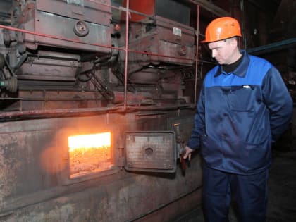 Виктор Томенко и Александр Романенко поздравили работников бытового обслуживания и ЖКХ