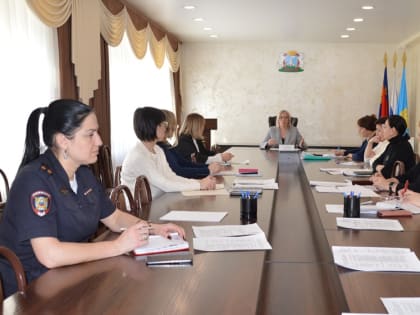 В администрации Октябрьского района обсудили межведомственное взаимодействие по вопросам профилактики социального сиротства