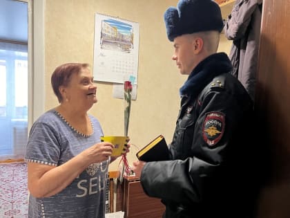 В Алтайском крае полицейские и общественники поздравляют женщин с весенним праздником