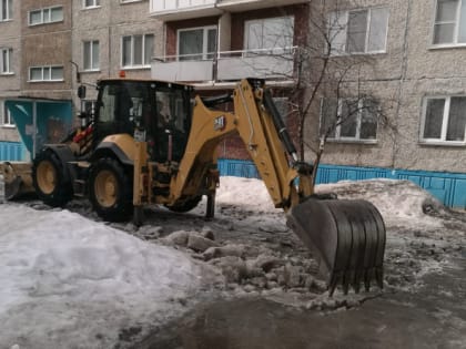 Очистка придомовых территорий от снега на особом контроле