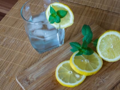 Врач назвал напитки, которые нельзя пить в жару