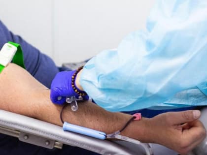 Порядка 200 жителей Барнаула сдали кровь во Всемирный день донора