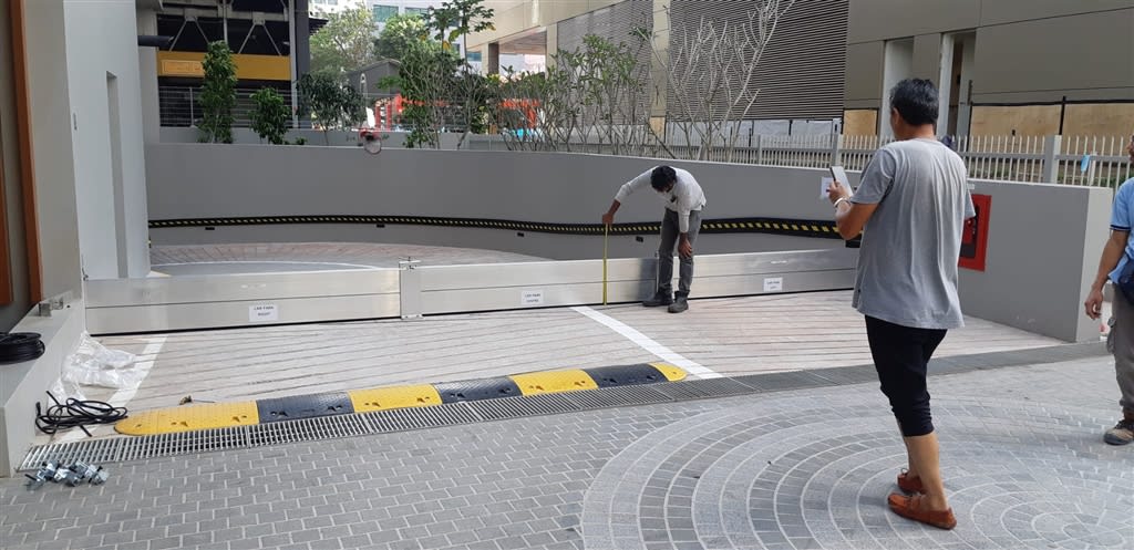 Low level permanent flood barrier