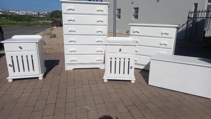 Complete suite outdoors showing all refinished pieces