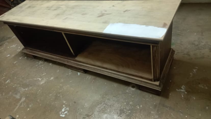 Media unit with whitewashed top