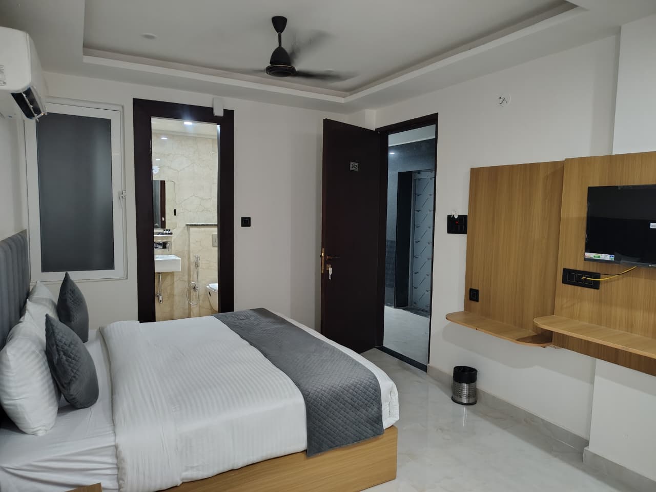 Hotel Gharonda Room & Restaurant BY MNT