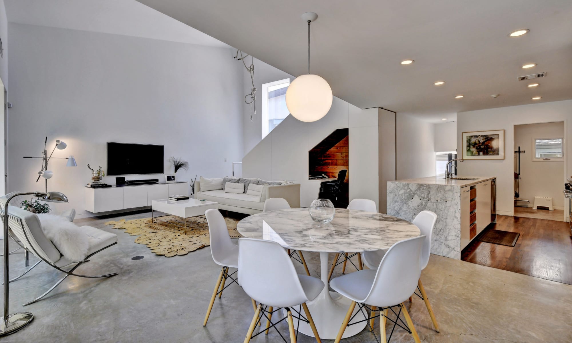 YOUR HOME SOLD, GUARANTEED.