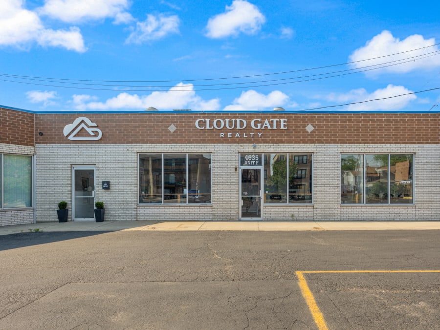 Welcome to Cloud Gate Realty Your gateway to Chicago's vibrant real estate market!