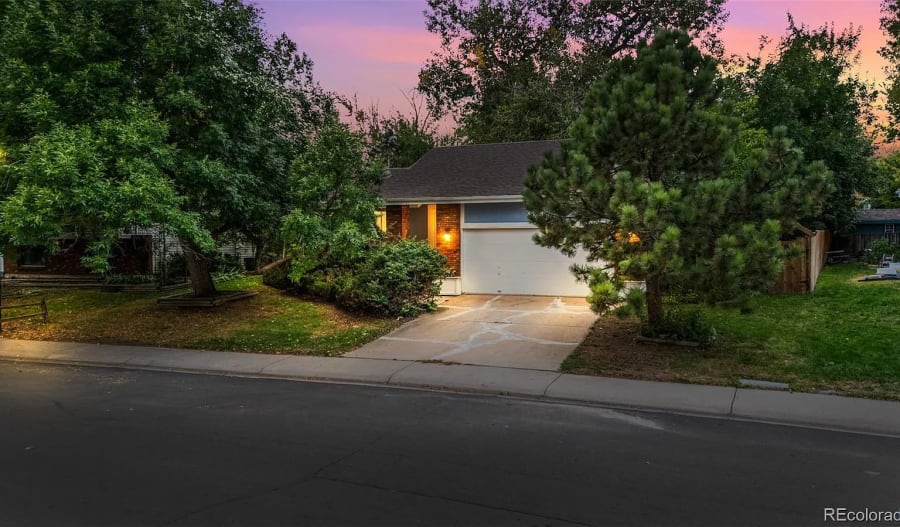 Professional listing photography by DAELUXE RE of a Denver-area home marketed by the team — portfolio image 11