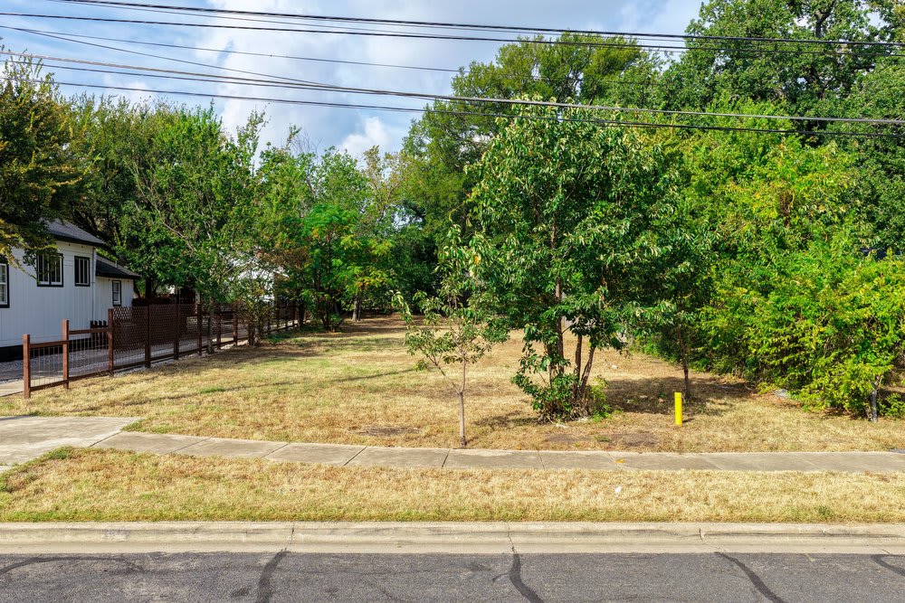 1172 Angelina St — photo 6