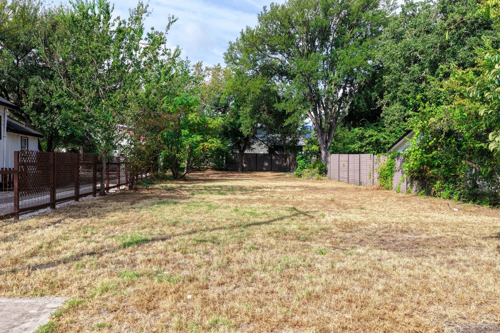 1172 Angelina St — photo 9