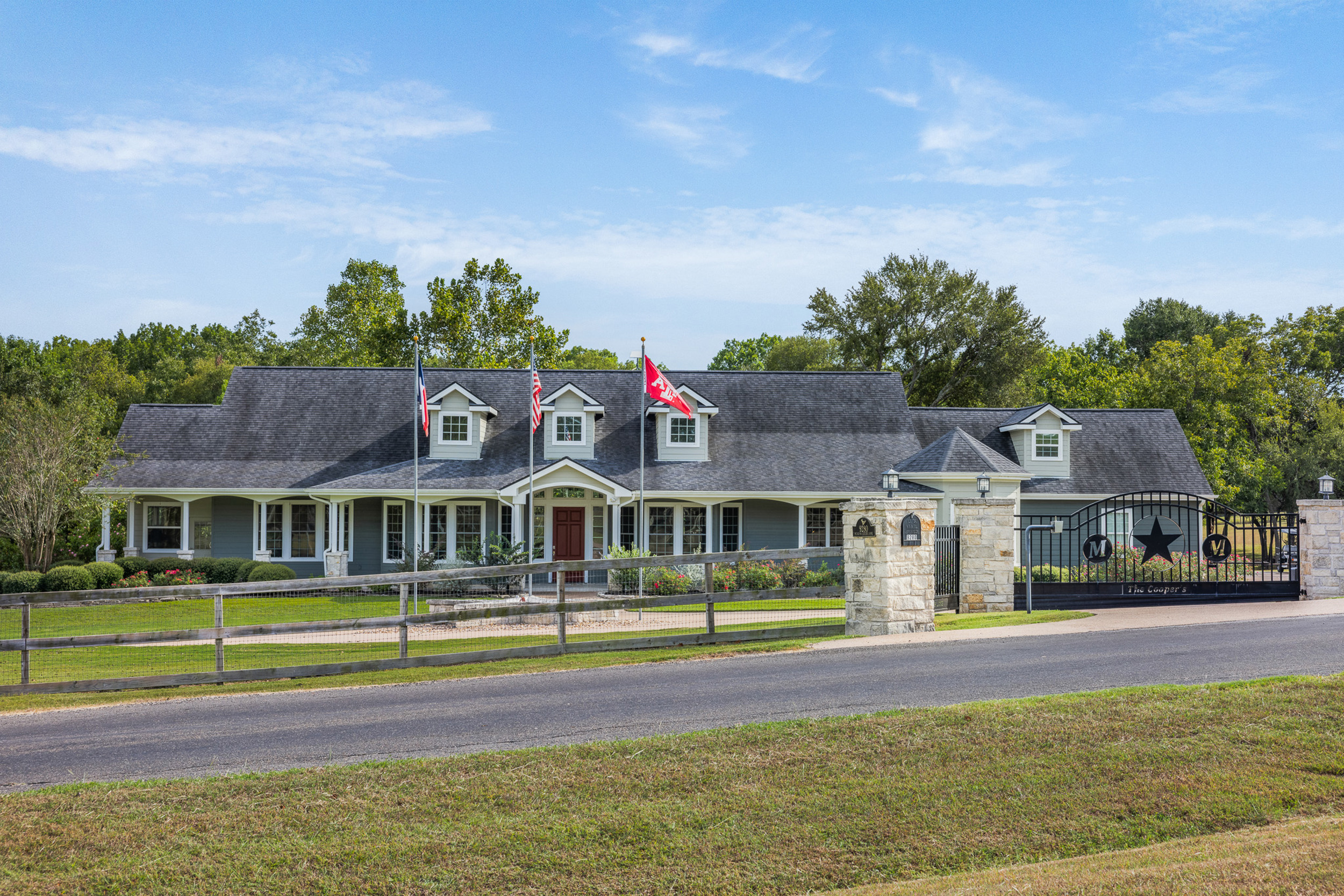 Listing Spotlight: 9280 Meadow Creek Lane, Chappell Hill, TX 77426