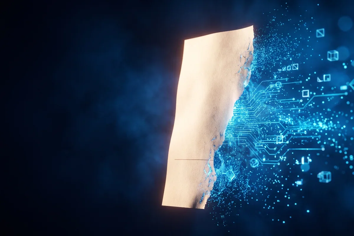 Facture papier se désagrégeant en particules de données bleues, illustrant le passage au format électronique