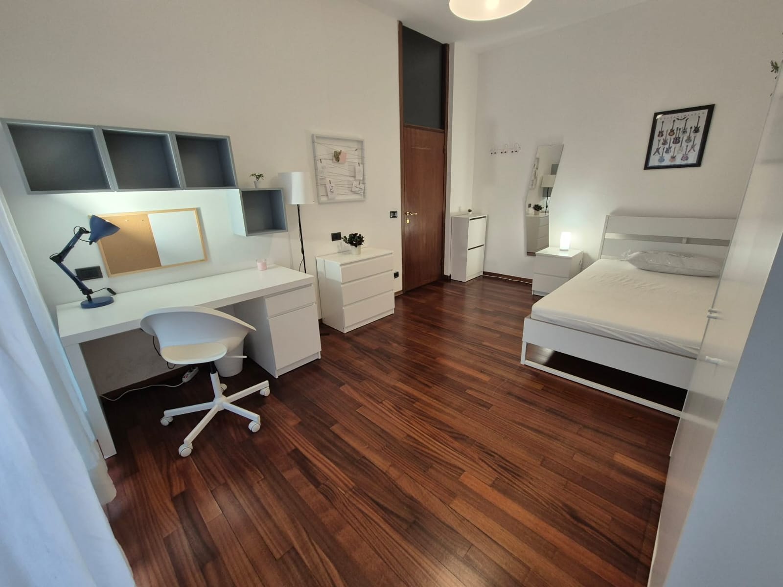 Stanza 9.6 — Singola con letto grande e balcone privato
