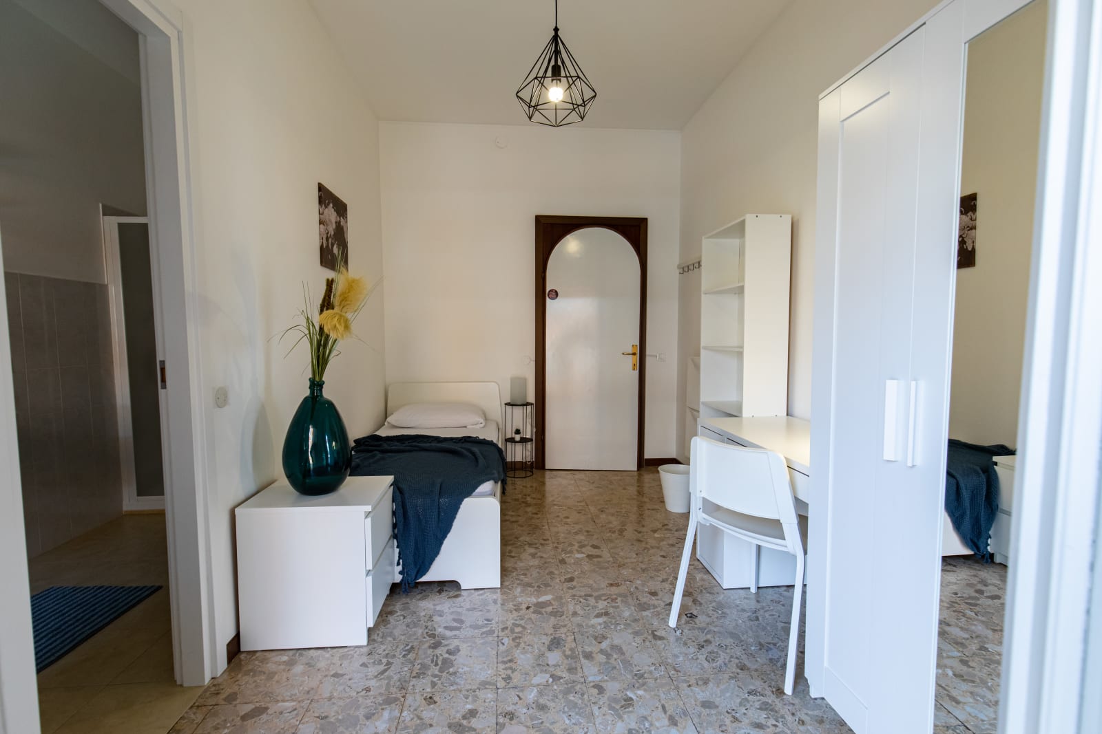 Stanza 21.1 — Singola con bagno privato e balcone privato