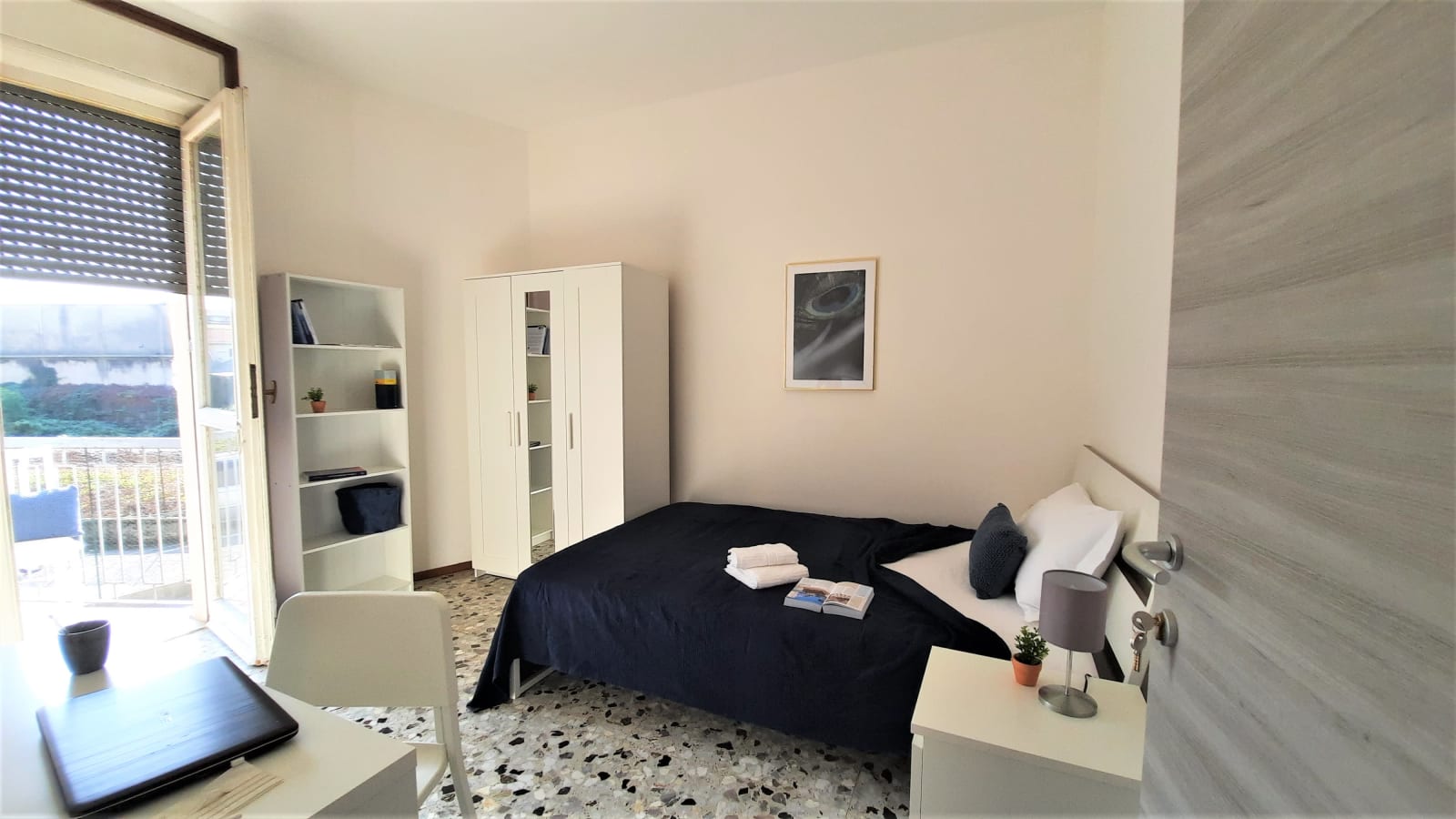 Stanza 16.3 — Singola con letto grande e balcone privato