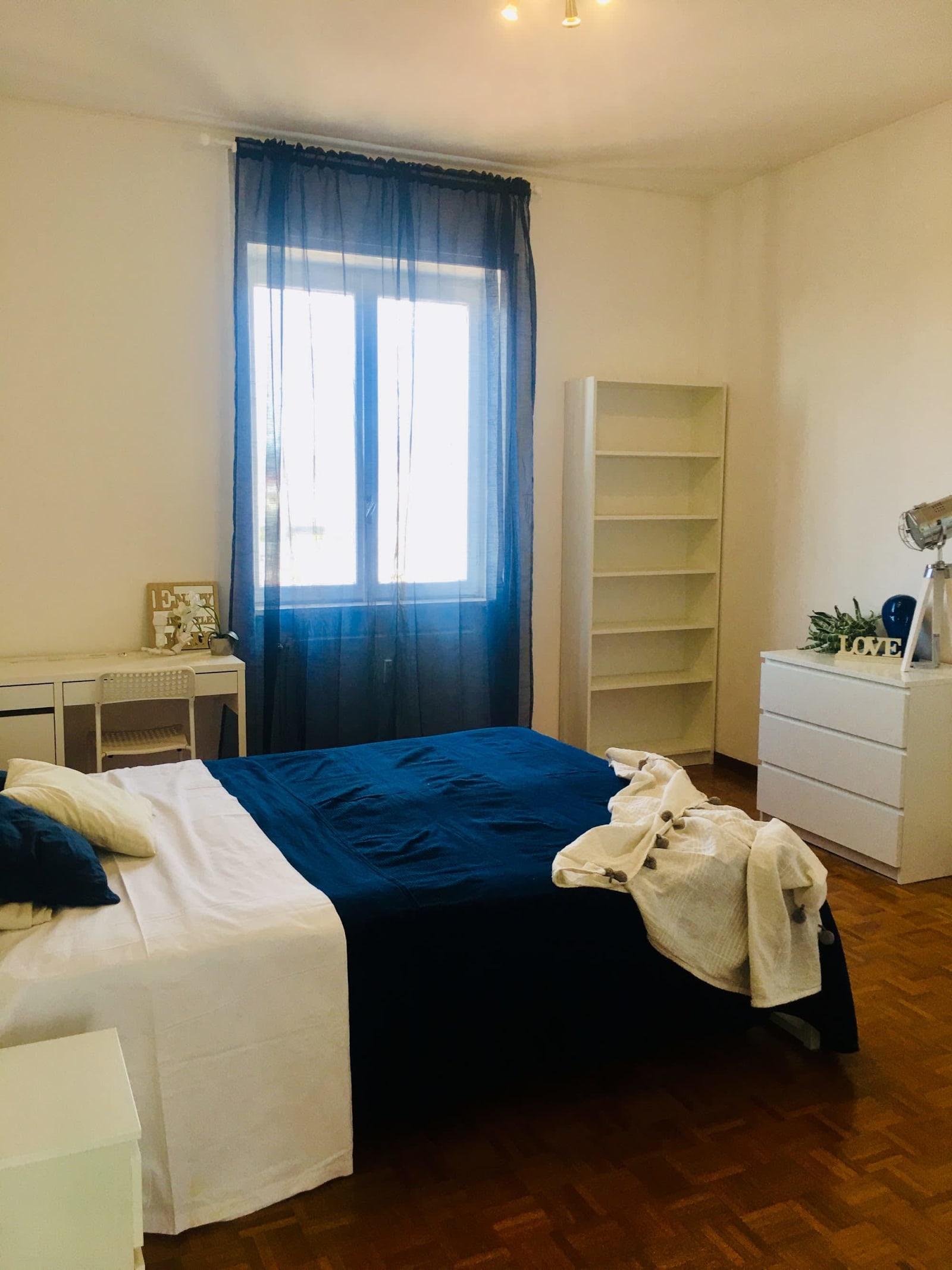 Stanza 7.3 — Singola con letto grande