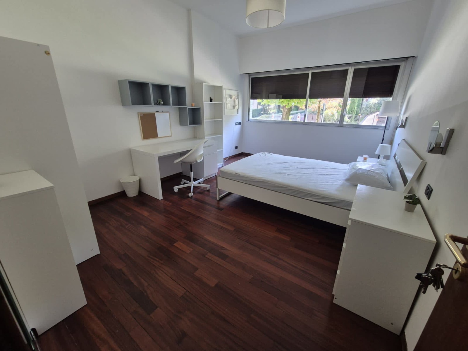 Stanza 9.3 — Singola con letto grande
