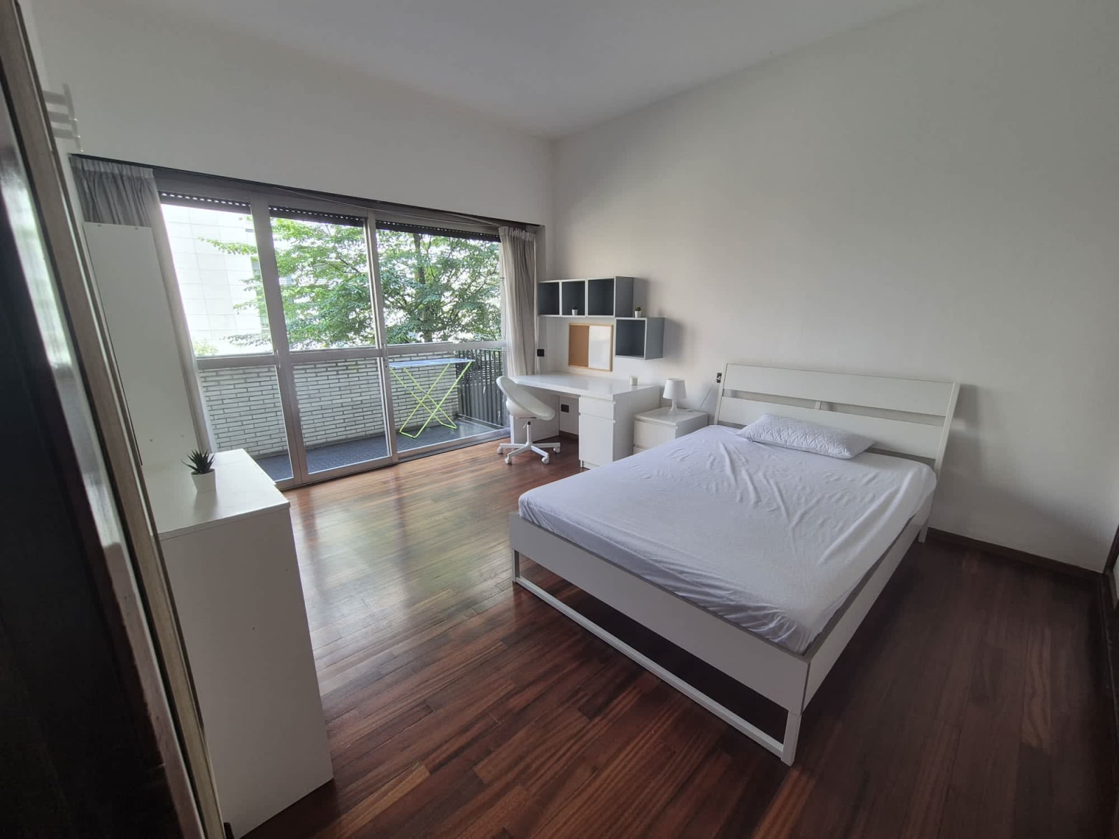 Stanza 9.7 — Singola con letto grande e balcone privato