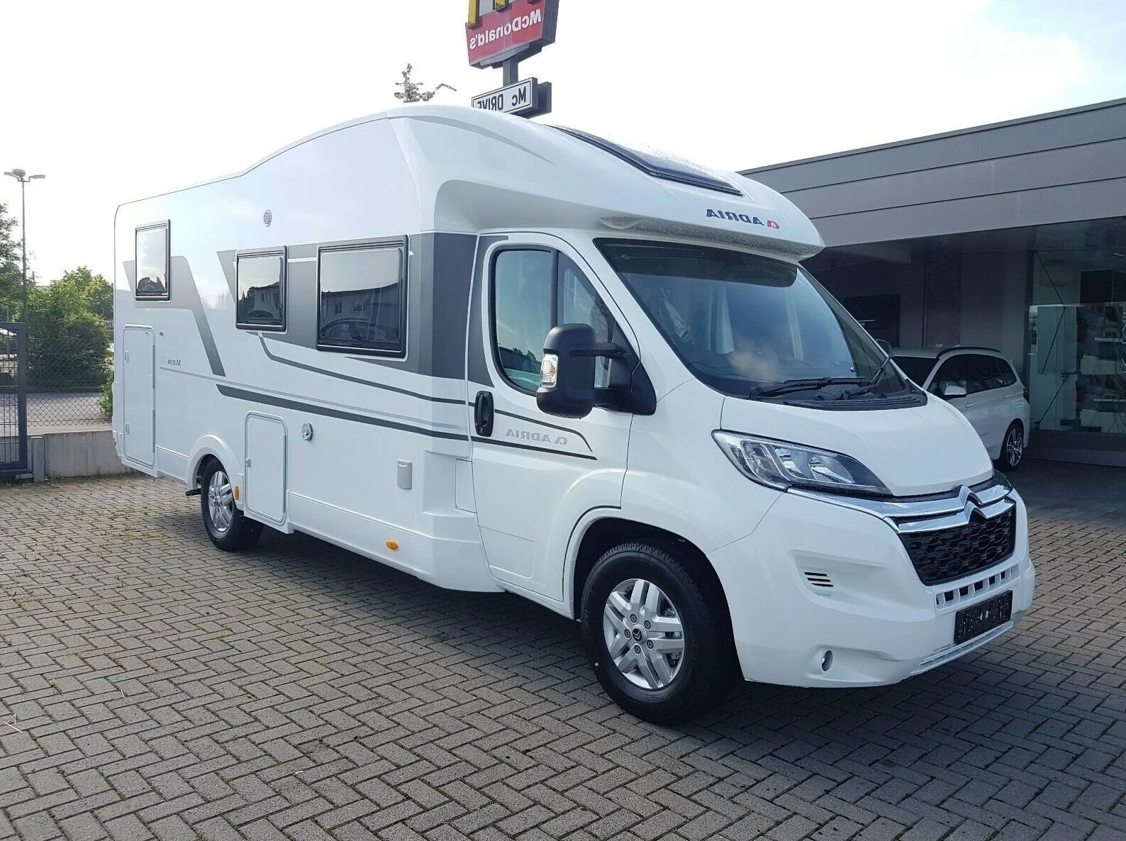 Adria MATRIX AXESS ALL IN 670 SL