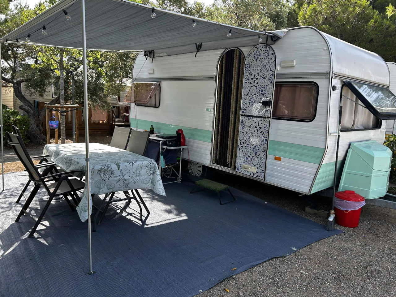 Alquiler de Caravana Vintage 4 plazas en Campings Tarragona "OHANA"