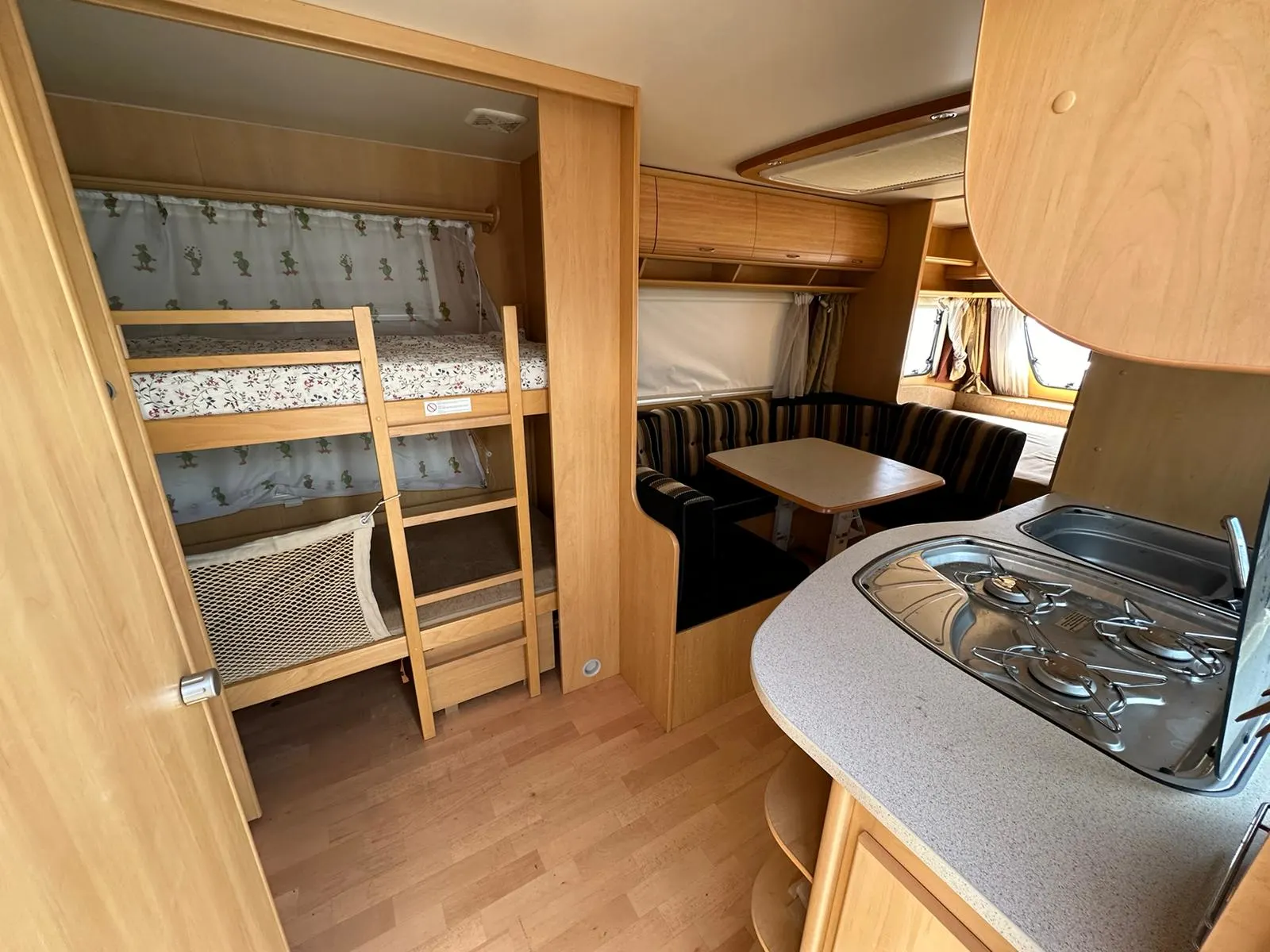DETHLEFFS-Alquilar Caravanas Campings Tarragona 6 personas