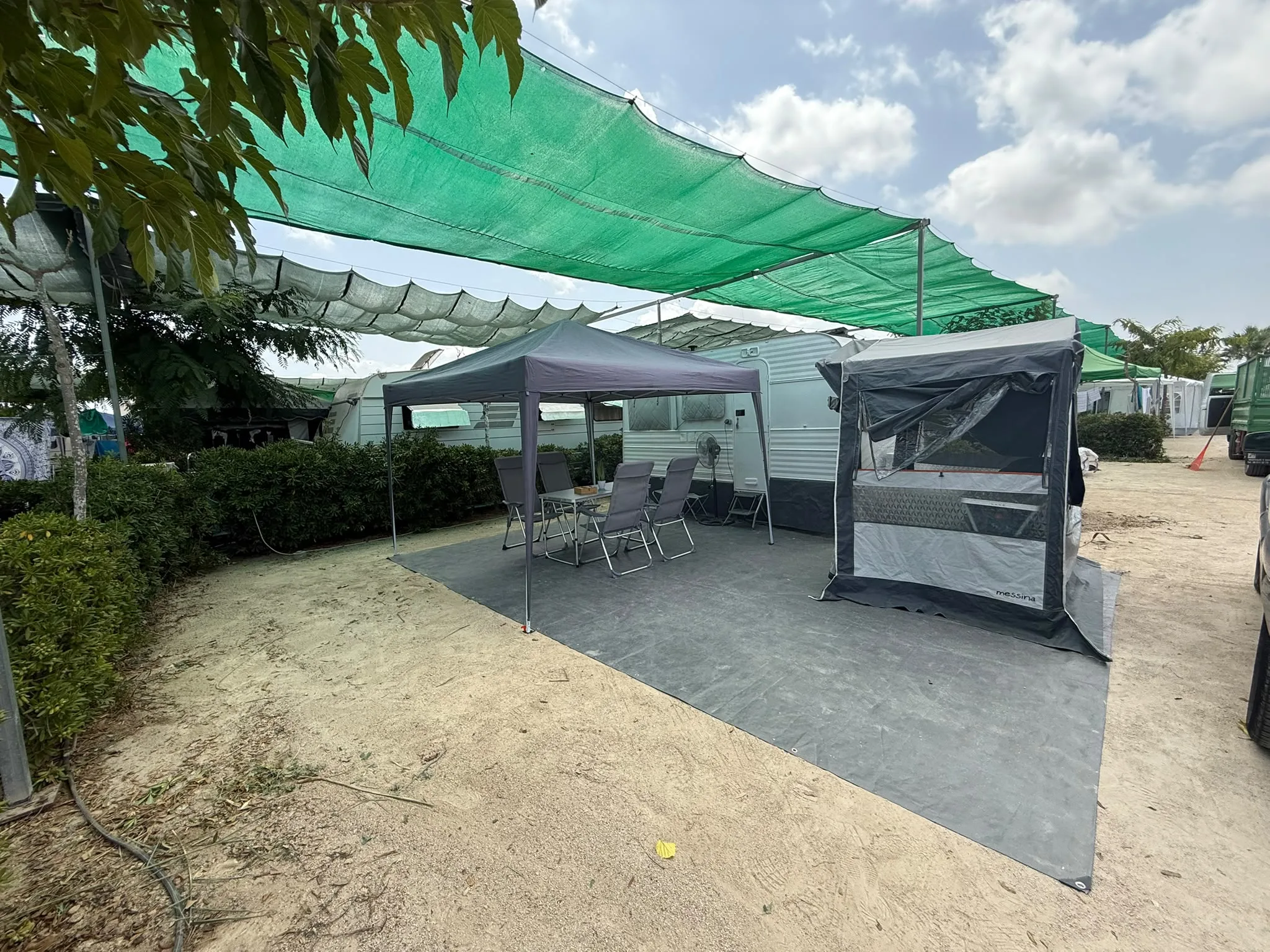 Caravana fija lista para disfrutar en el camping