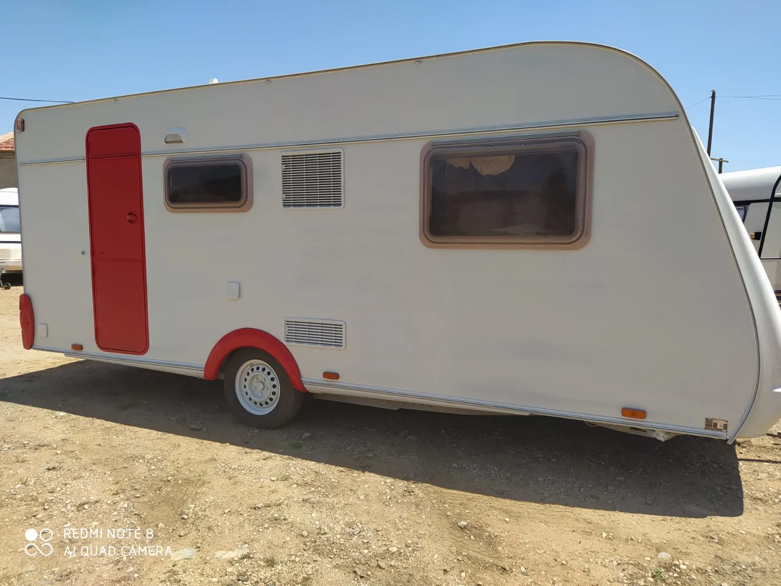 SUN ROLLER ROJA-Alquiler Caravana fija en Camping de Tarragona 4 plazas