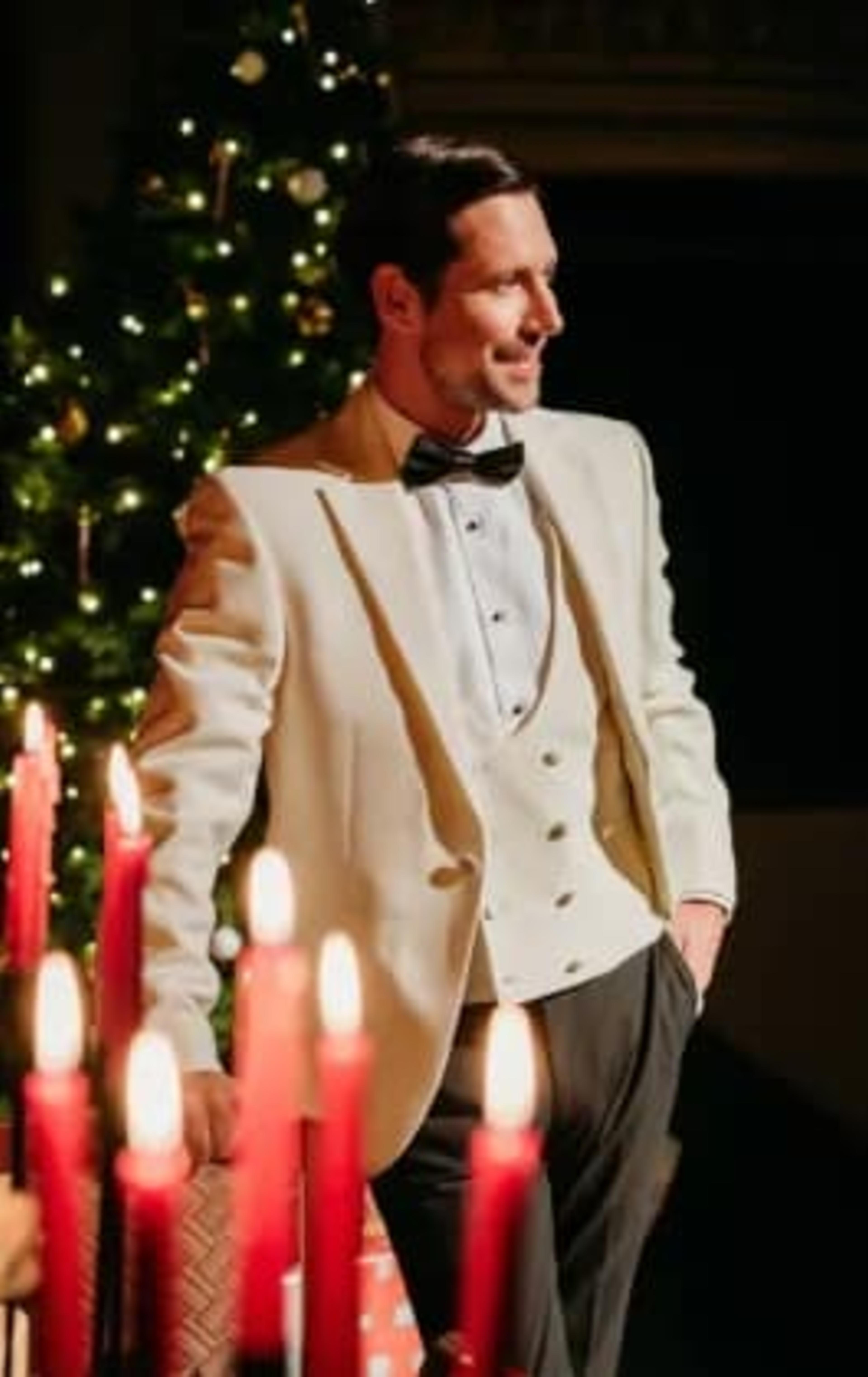 White Notch Lapel 3 Piece Tuxedo thumbnail 4