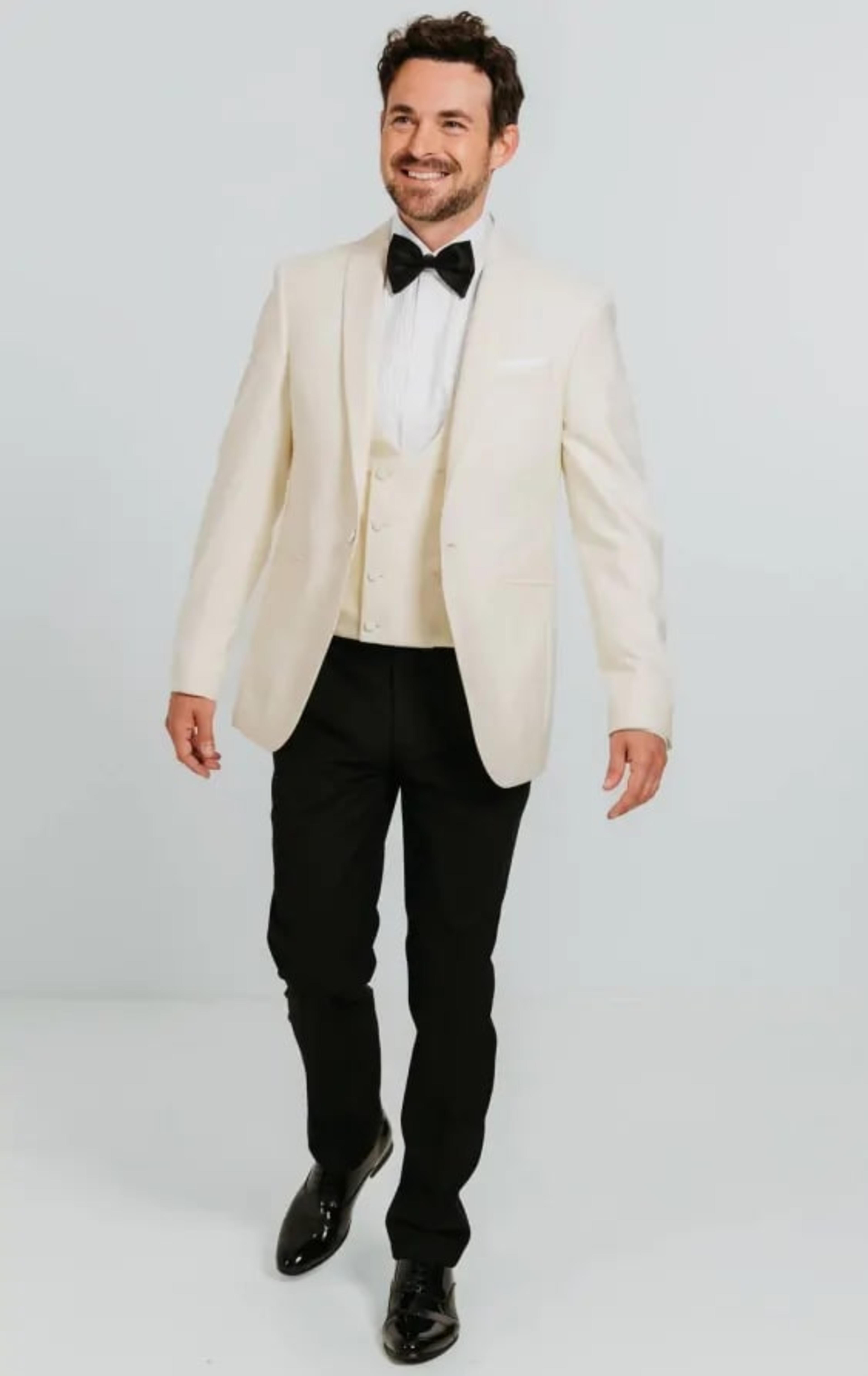 White Shawl Lapel 3 Piece Tuxedo thumbnail 3
