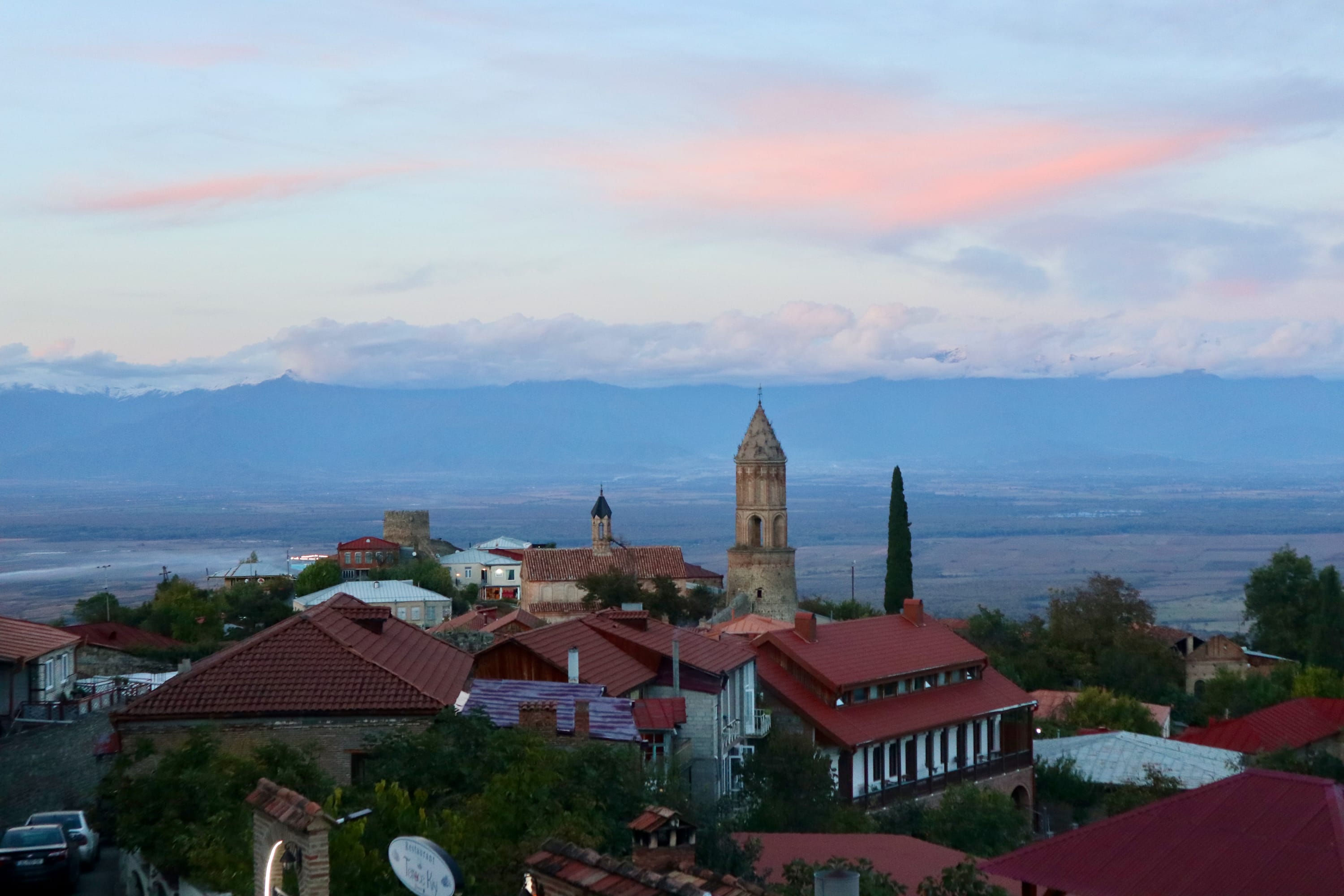 If you're planning a visit to Georgia, be sure not to miss the charming town of Sighnaghi. Known as the 'City of Love,' Sighnaghi offers plenty of things to do and see. You can stroll through its picturesque streets, explore its historic fortifications, or enjoy wine tasting at local vineyards.  Whether you’re enamored by architecture or captivated by landscapes, these towns offer unforgettable experiences for every traveler.