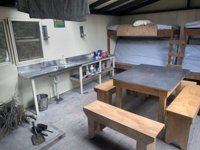 A tidy Olivine Hut