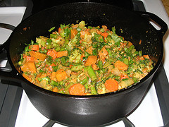 https://res.cloudinary.com/dofxpzrfu/image/upload/v1768086573/wordaroundtown/vegetable-korma-includes-vegan-version/aht28wsgedhx3ojr7zri.jpg