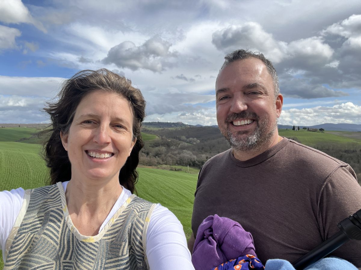 Rachael and Alex in Val d'Orcia, where filmed the running scenes.