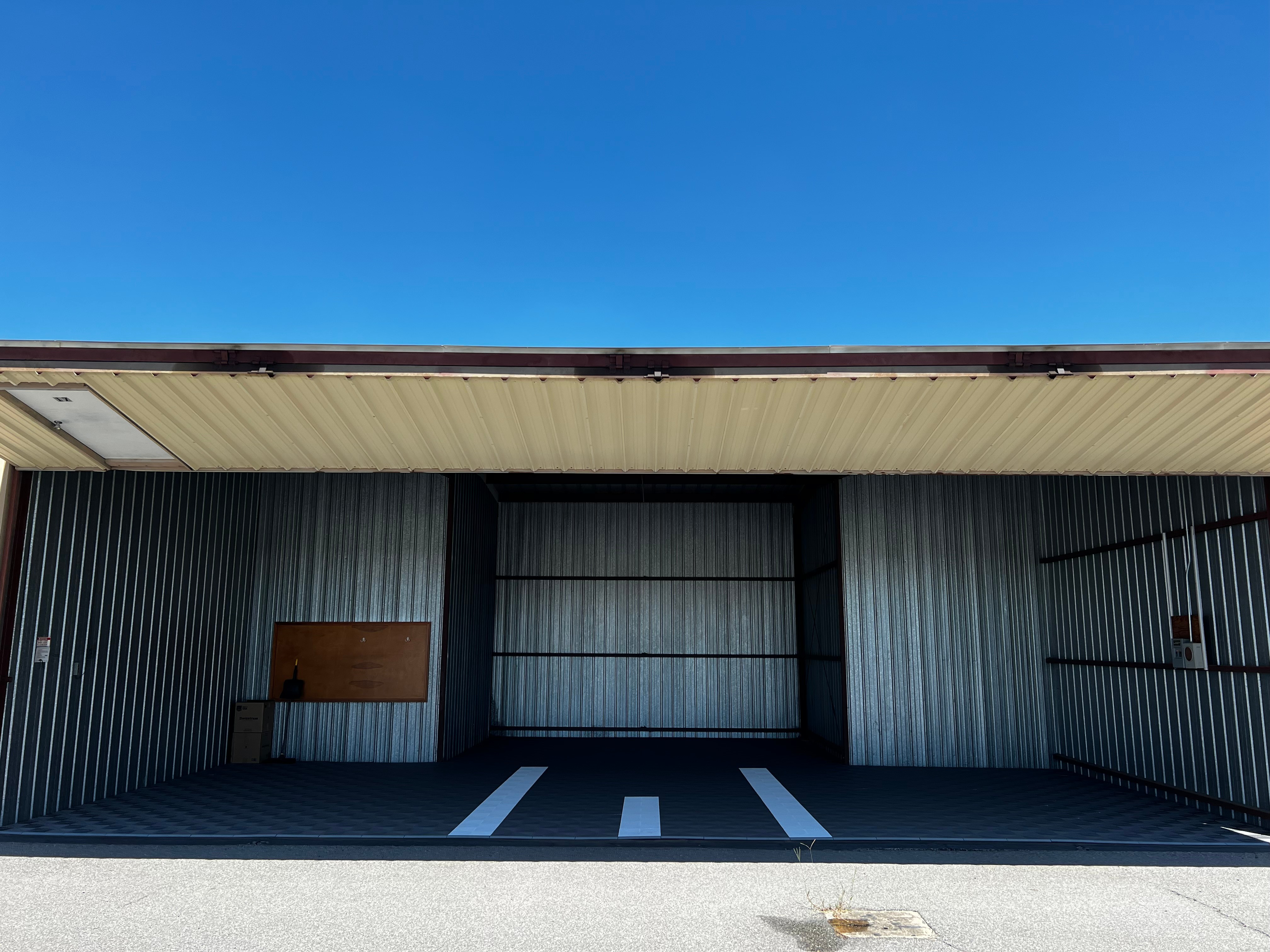 Hanger 17 at KSAV