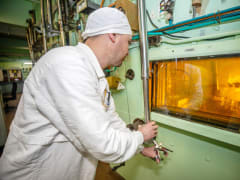 В Озерске «Маяк» выпустил источники излучения для лечения рака молочной железы