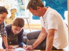 Владимир Путин поручил назначать пособие по уходу за ребенком даже при незначительном превышении дохода семьи (+14)